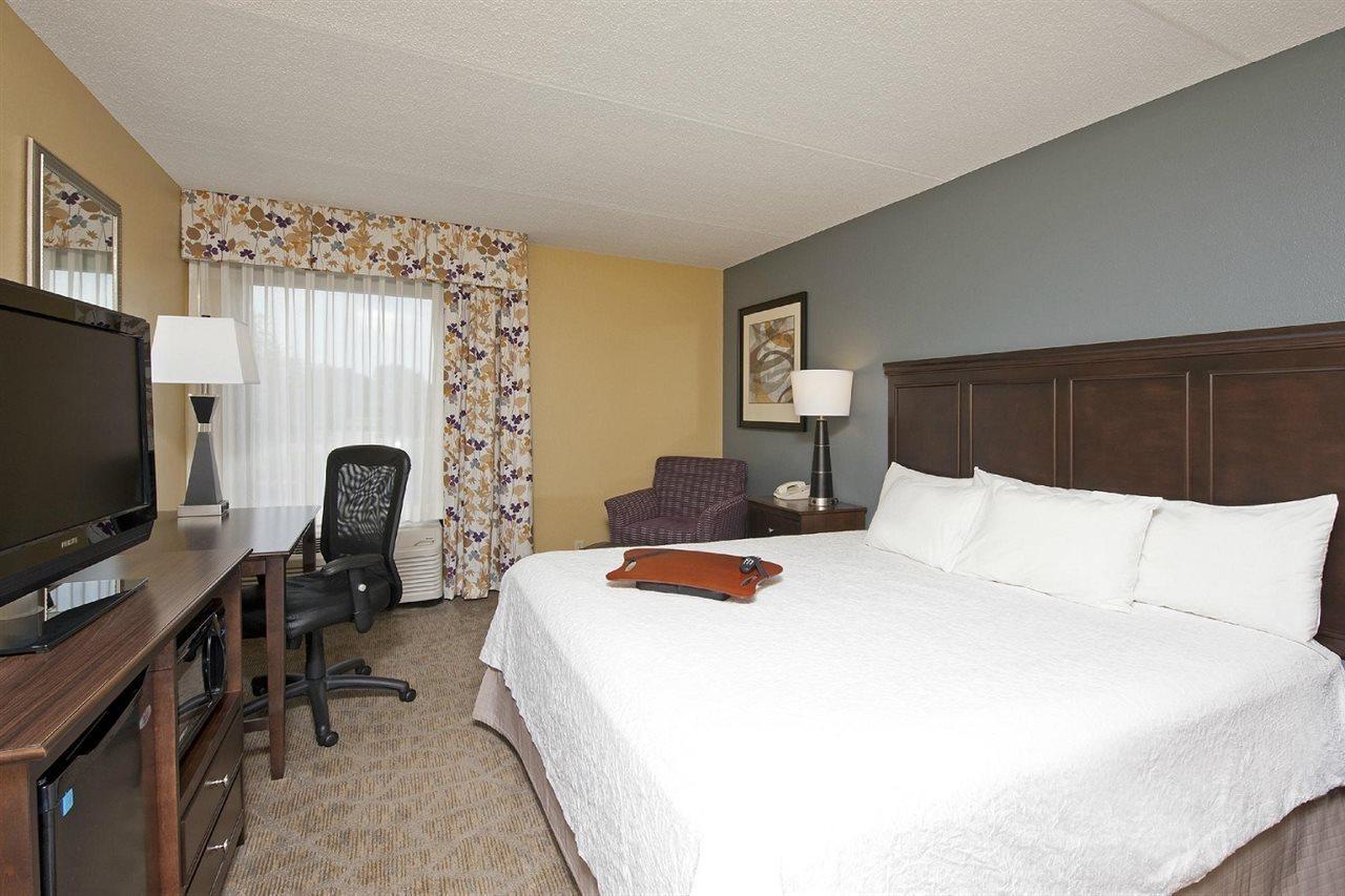 Hampton Inn Джейнсвилл Экстерьер фото