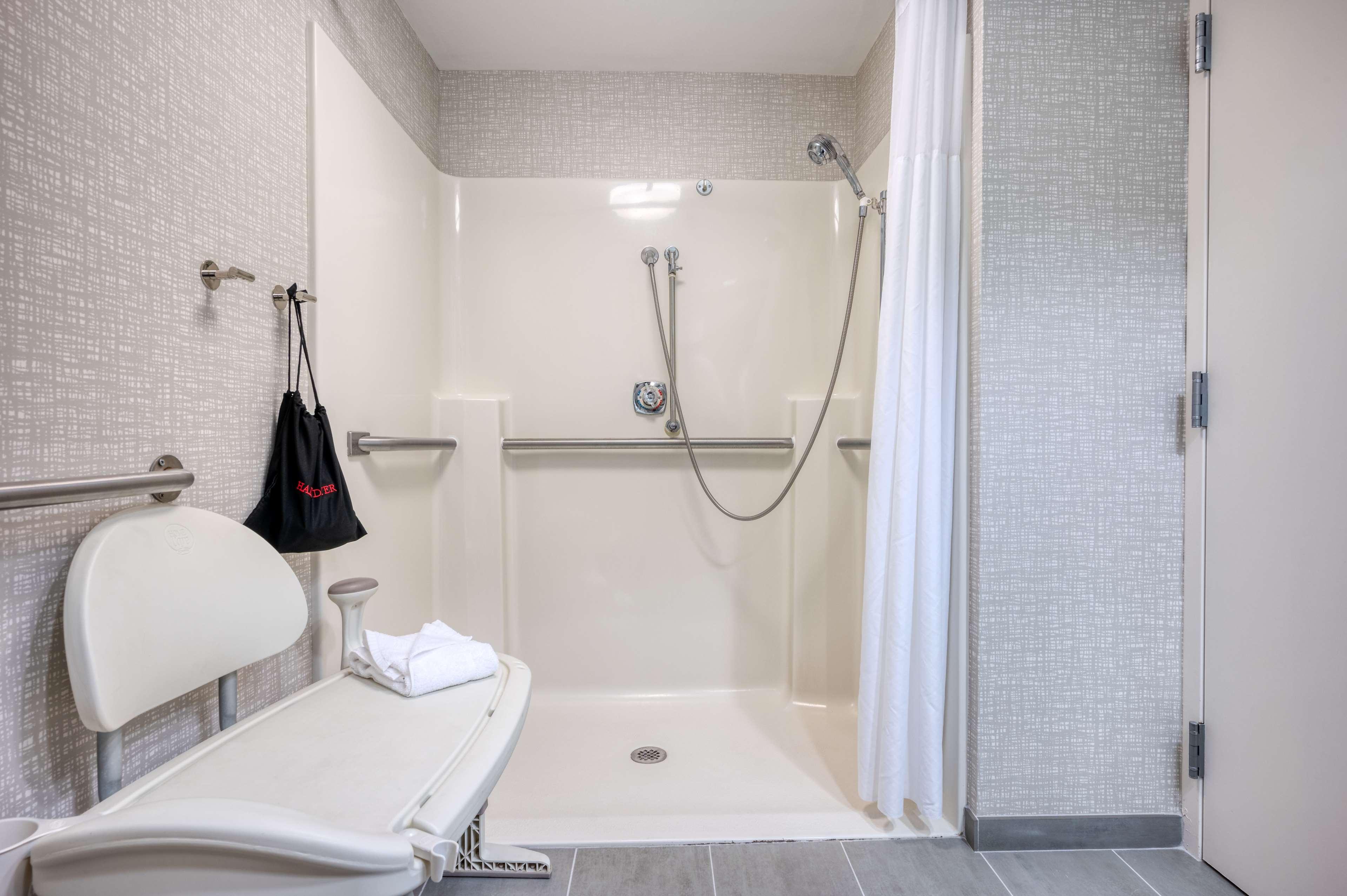 Hampton Inn Джейнсвилл Экстерьер фото