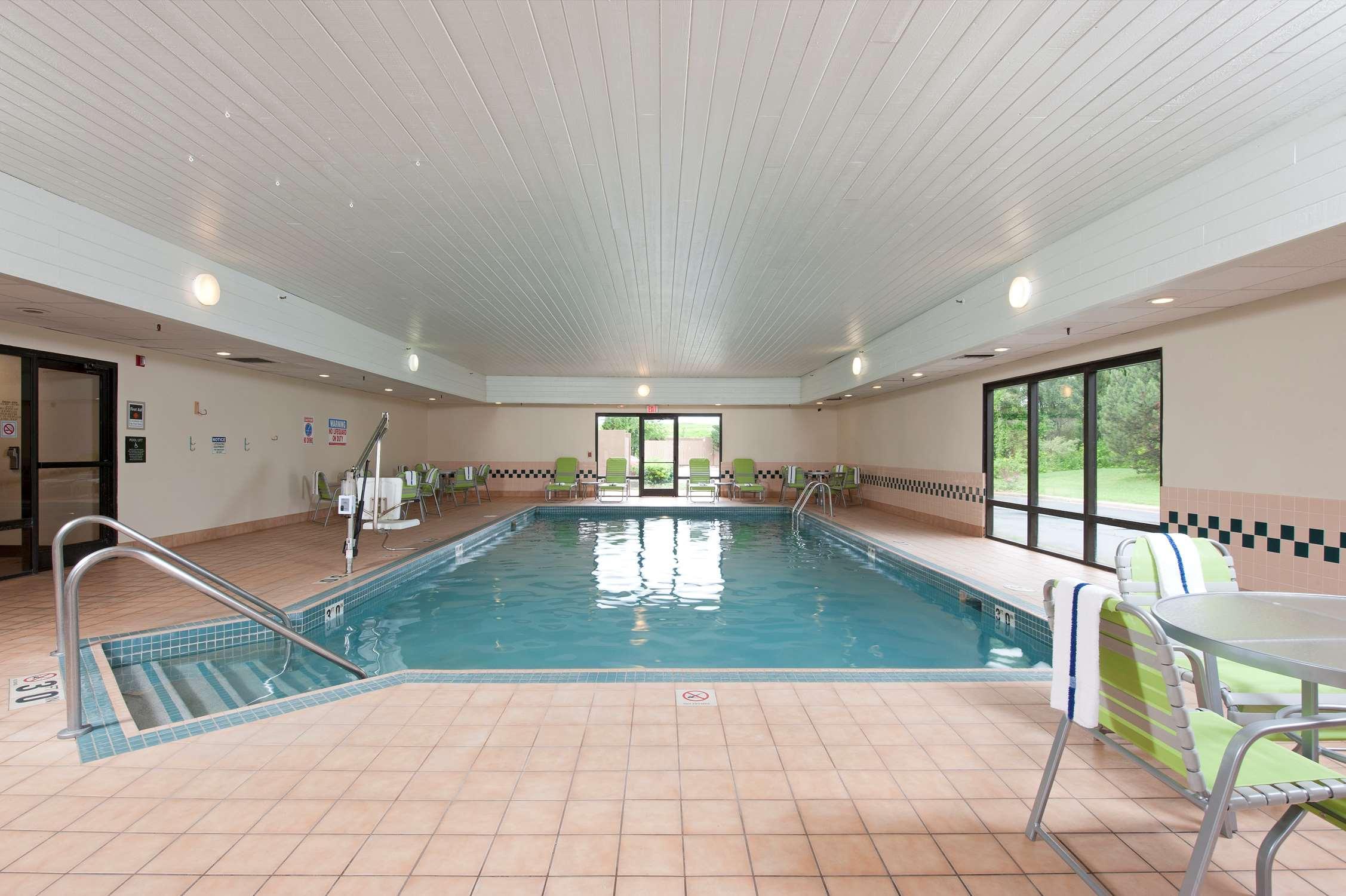 Hampton Inn Джейнсвилл Экстерьер фото