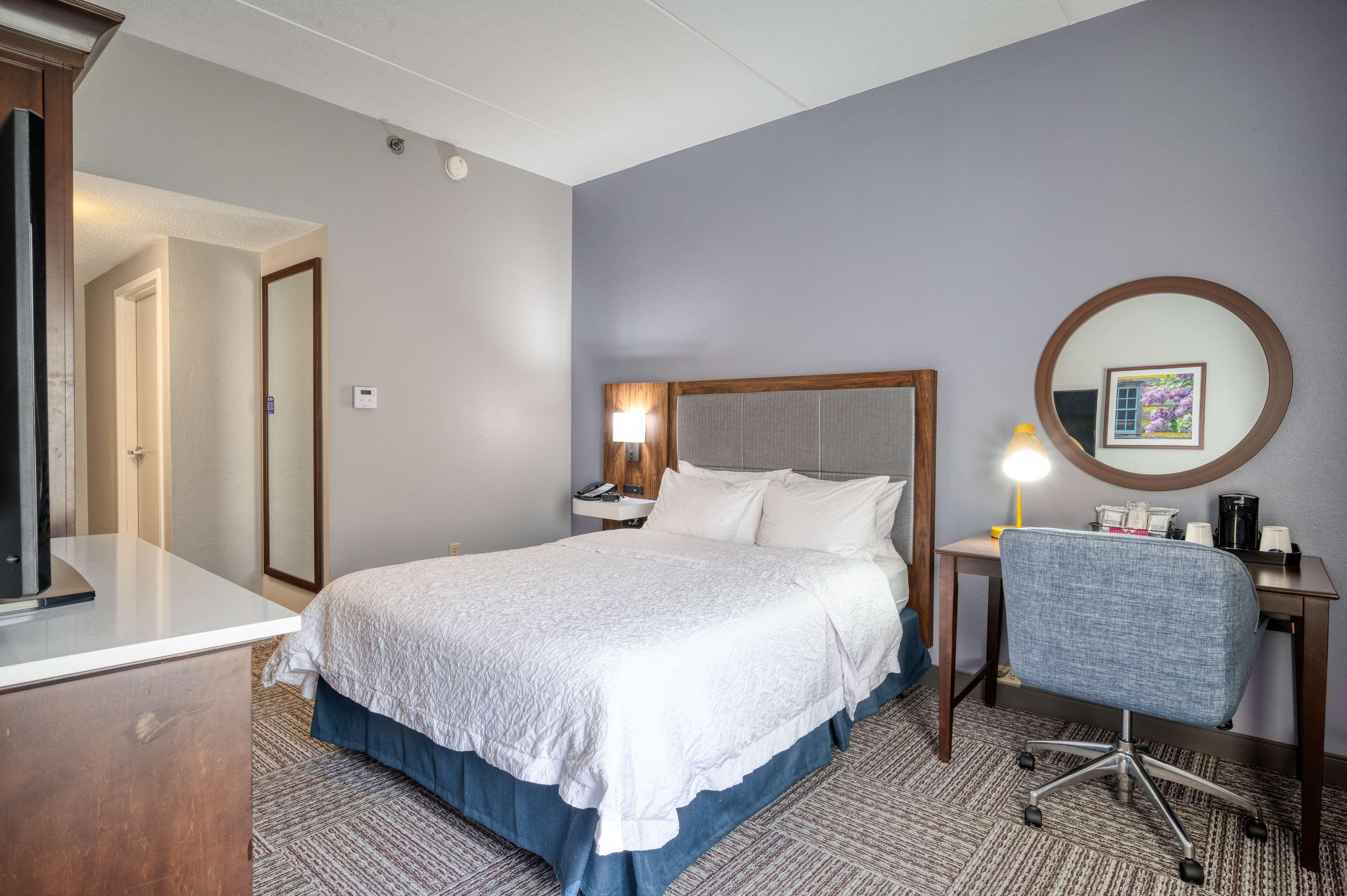 Hampton Inn Джейнсвилл Экстерьер фото
