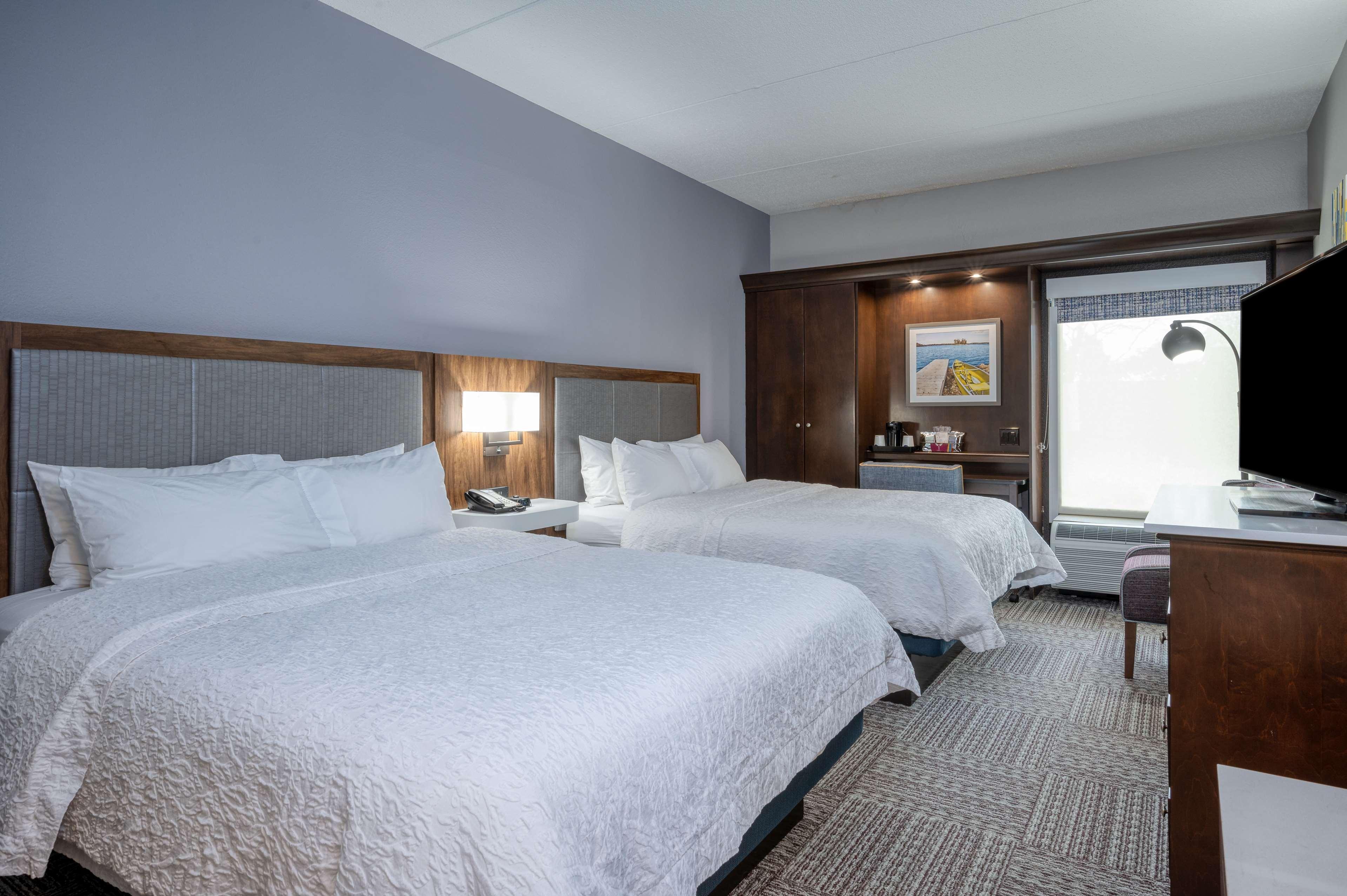 Hampton Inn Джейнсвилл Экстерьер фото