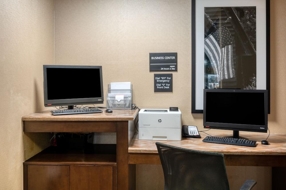 Hampton Inn Джейнсвилл Экстерьер фото