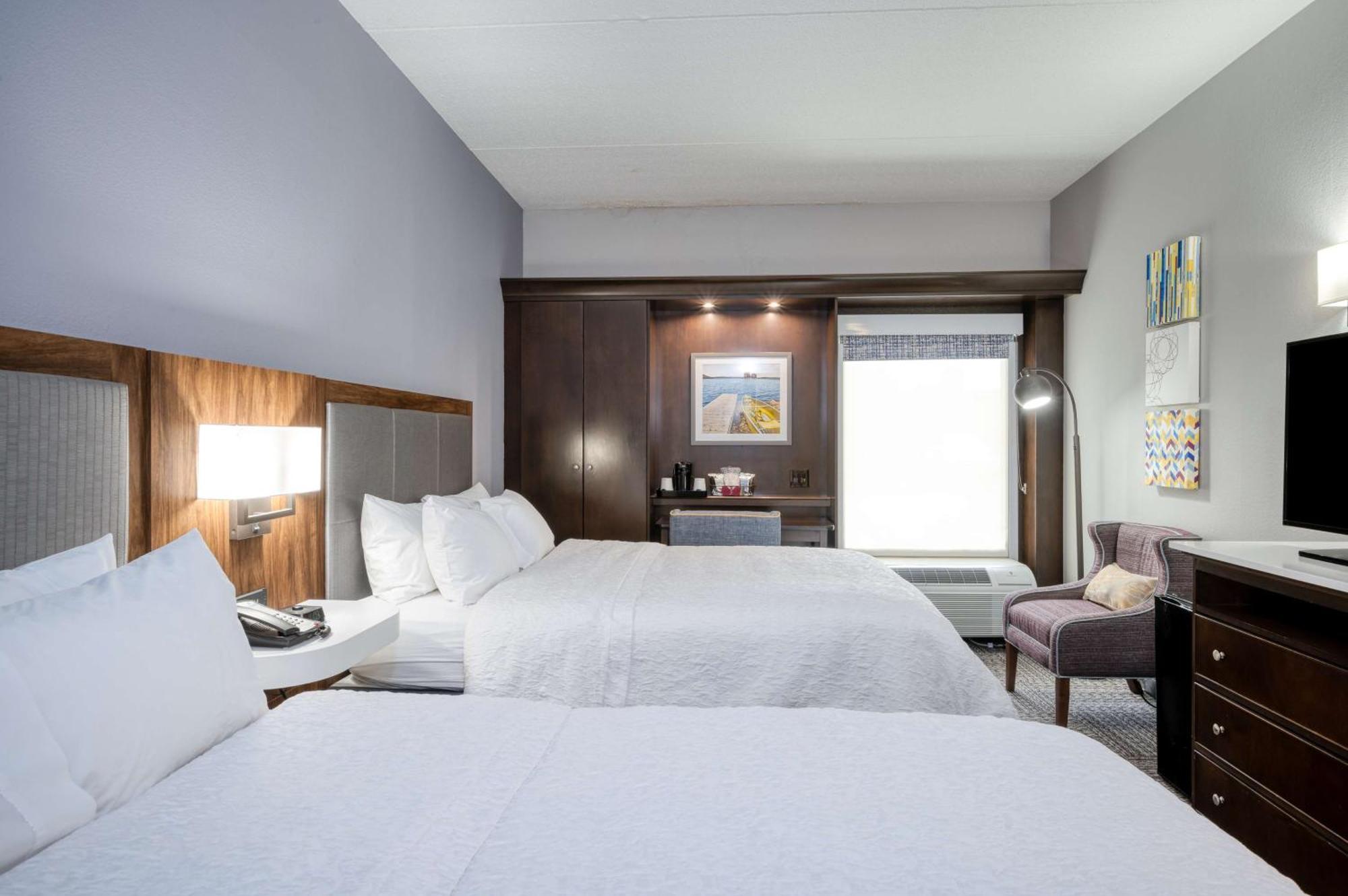 Hampton Inn Джейнсвилл Экстерьер фото