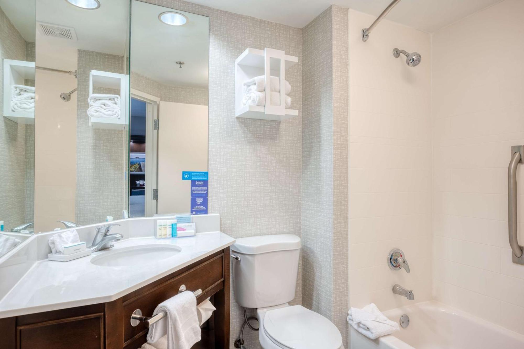 Hampton Inn Джейнсвилл Экстерьер фото