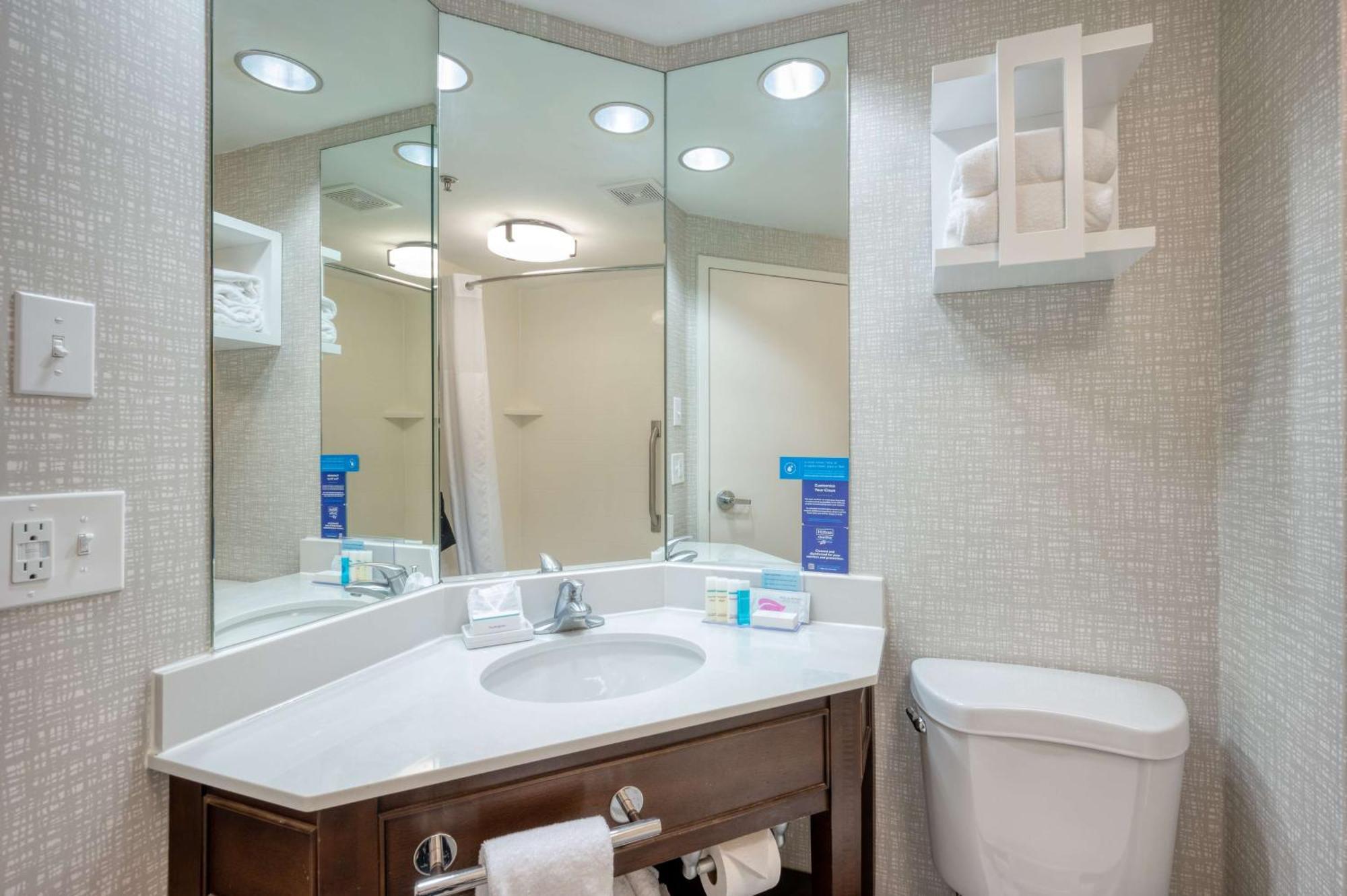 Hampton Inn Джейнсвилл Экстерьер фото