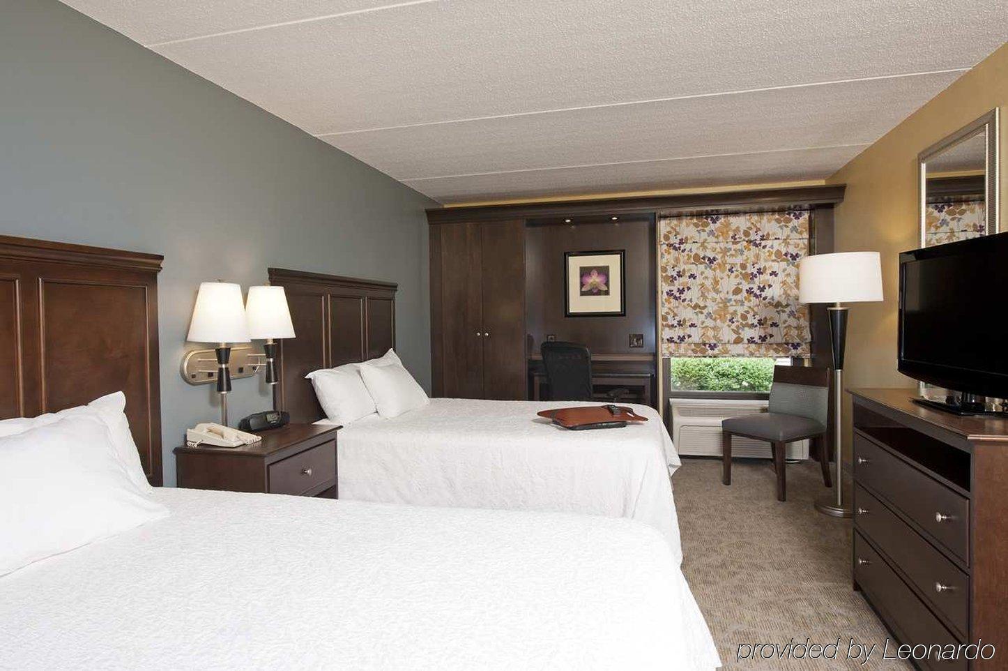 Hampton Inn Джейнсвилл Экстерьер фото