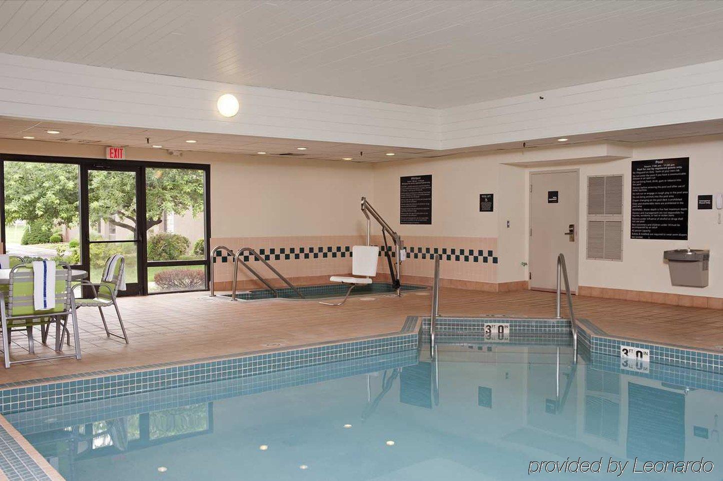 Hampton Inn Джейнсвилл Экстерьер фото