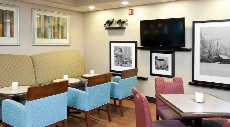 Hampton Inn Джейнсвилл Экстерьер фото